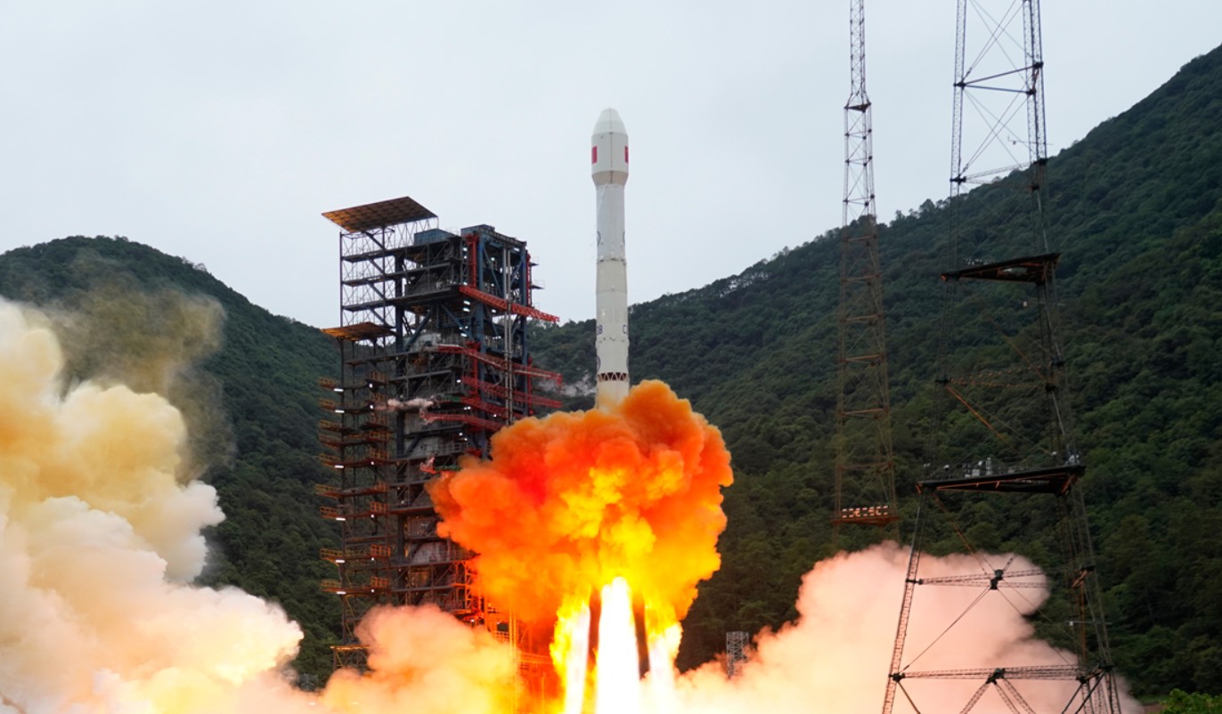 Shijian-31 uses modified Molniya orbit to sweep geostationary belt